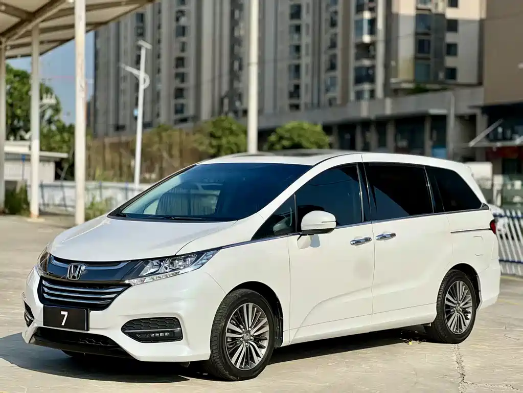 Honda Odyssey 2018 — фото 1