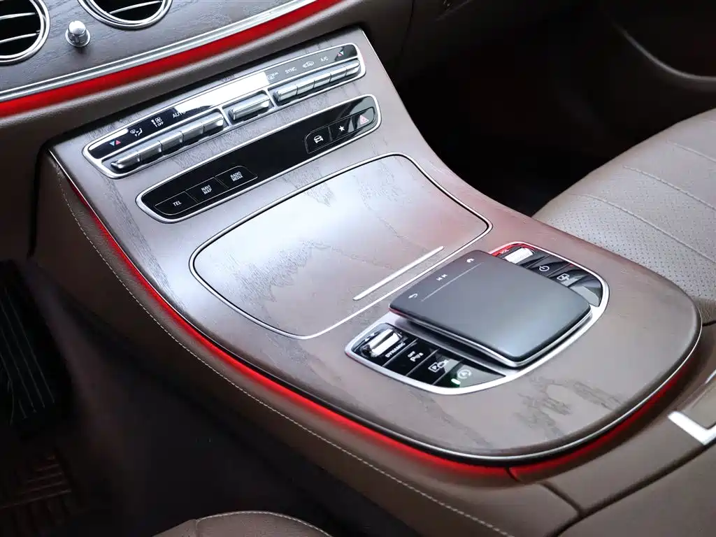 Mercedes-Benz E-Class 2021 — фото 12