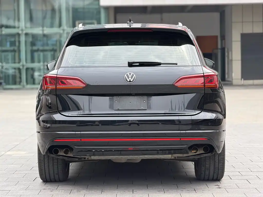 Volkswagen Touareg 2023 — фото 4