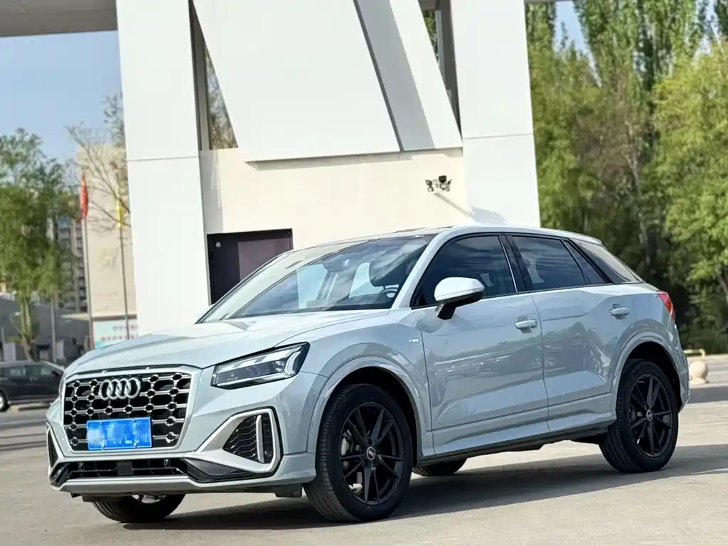 Audi Q2L 2023 — фото 1