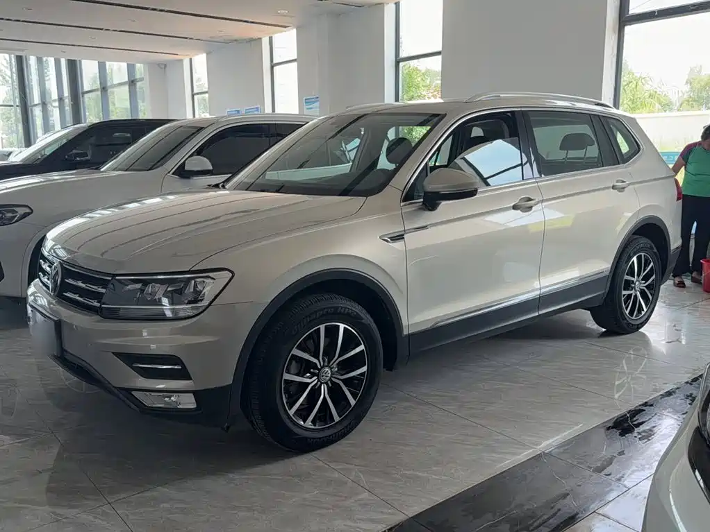 Volkswagen Tiguan L 2019 — фото 1