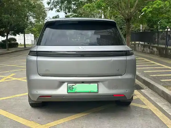 Li Auto L8 2024