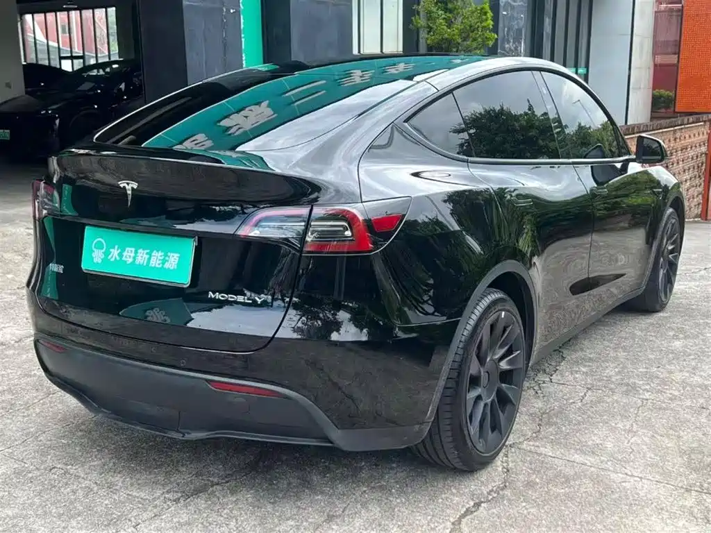 Tesla Model Y 2022 — фото 14