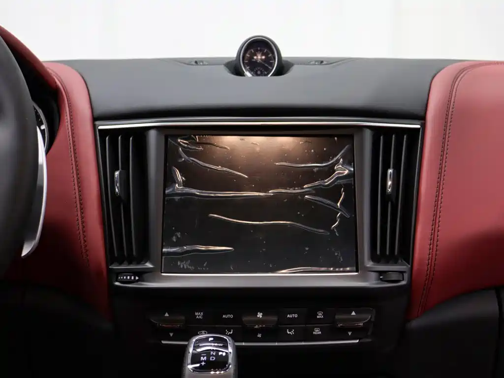 Maserati Levante 2023 — фото 10