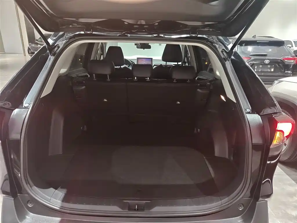 Toyota RAV4 2021 — фото 15