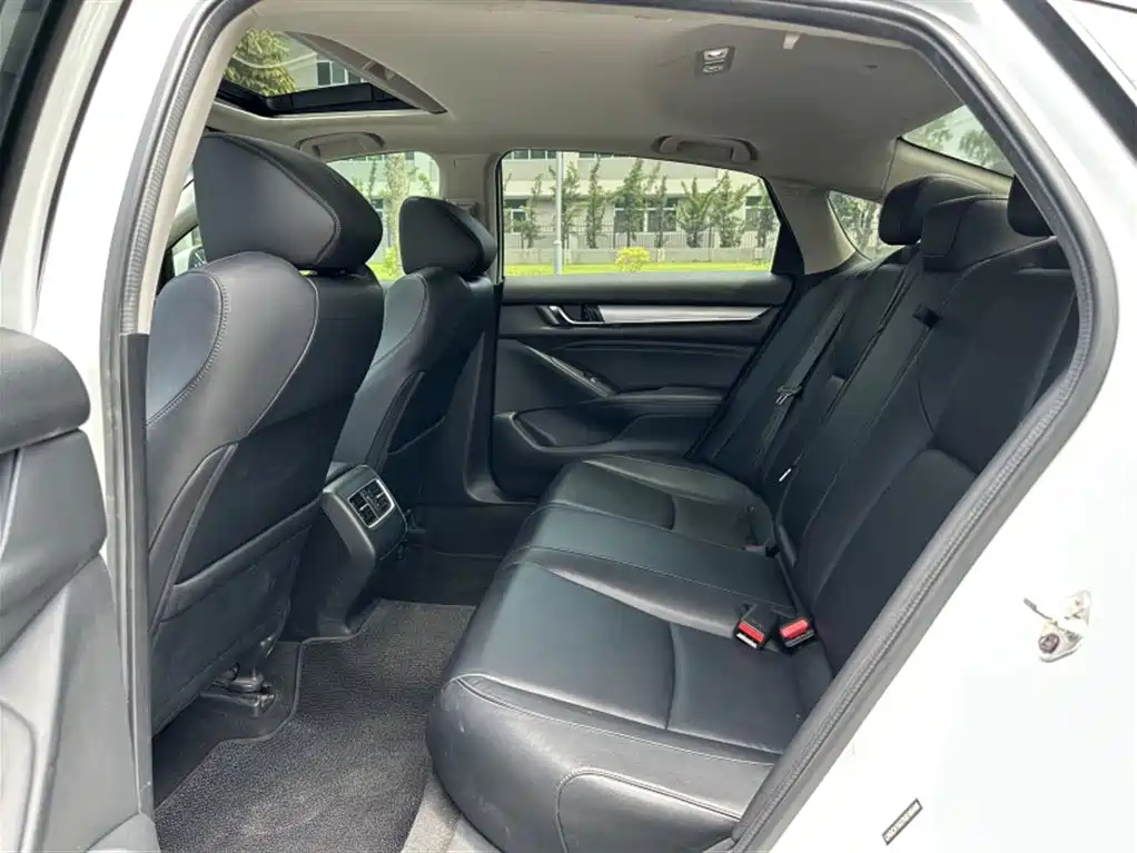Honda Accord 2019 — фото 10