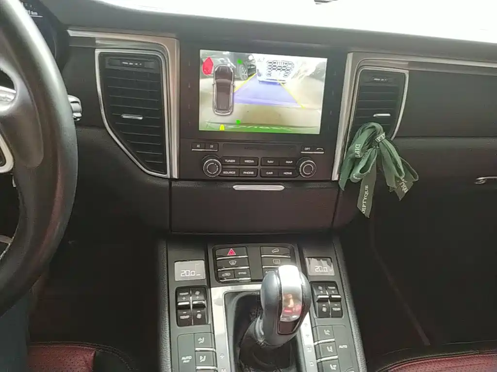 Porsche Macan 2018 — фото 13