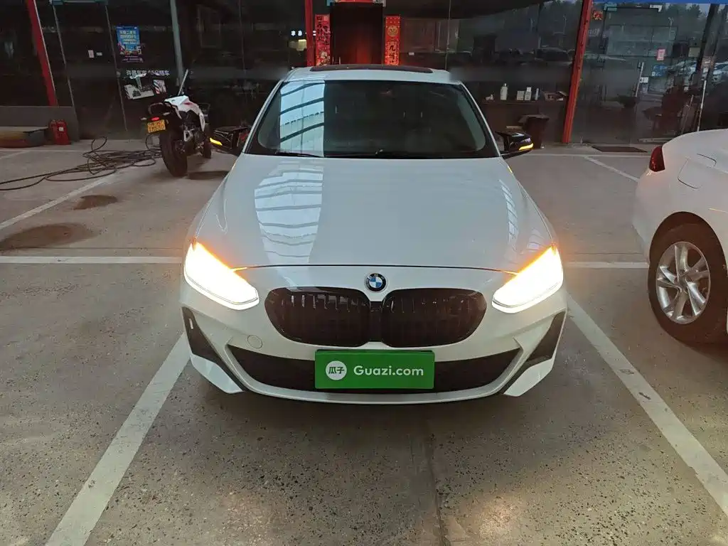 BMW 1 Series 2019 — фото 19