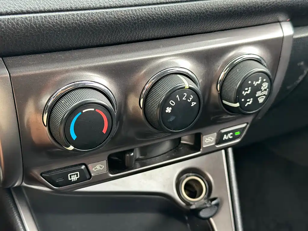 Toyota Yaris L 2015 — фото 10