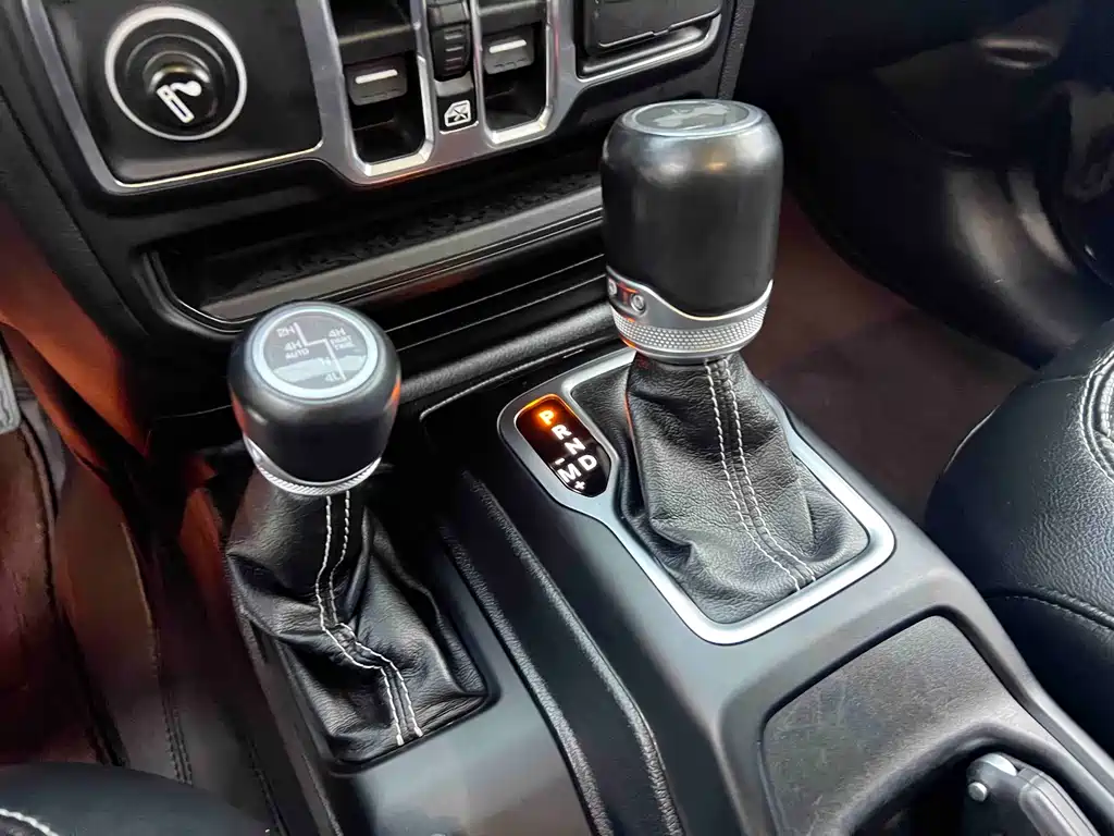 Jeep Wrangler 2021 — фото 10