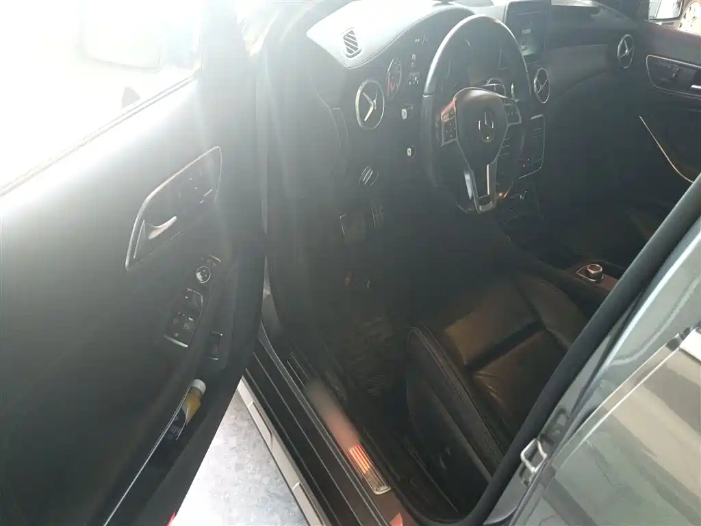 Mercedes-Benz GLA 2017 — фото 16
