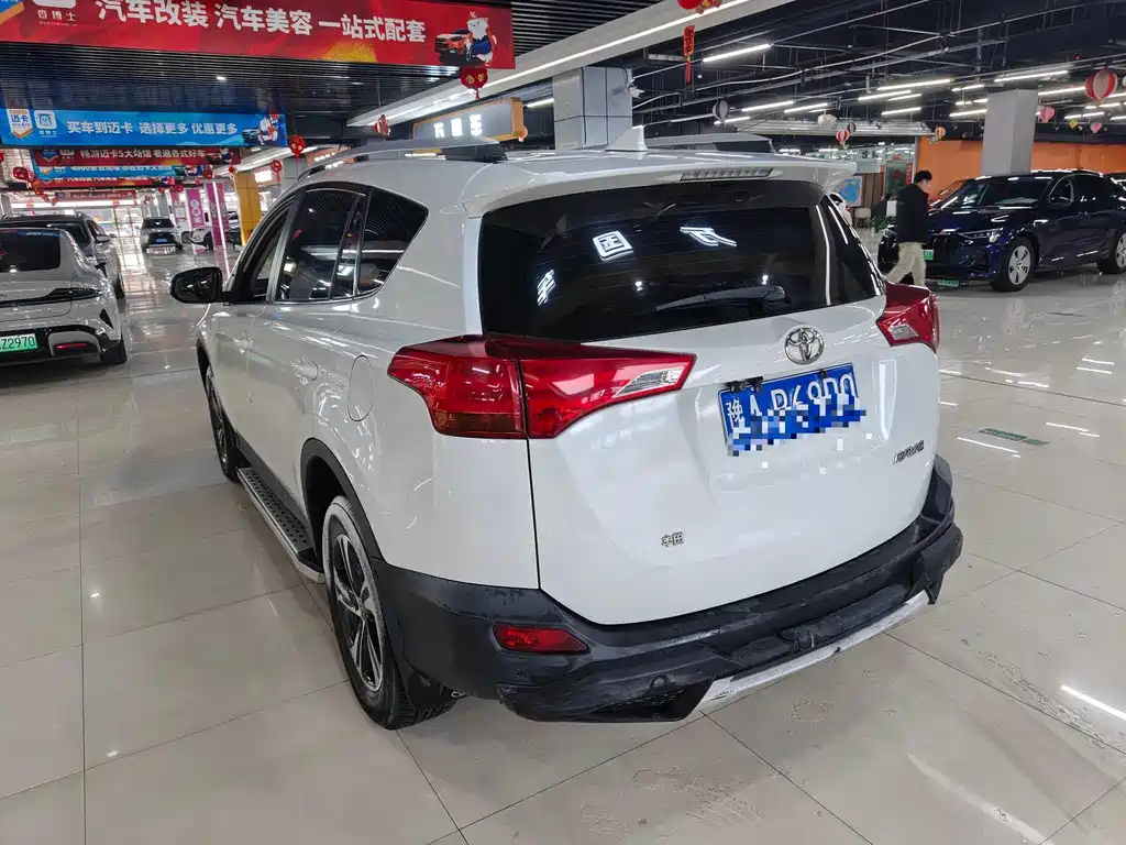 Toyota RAV4 2015 — фото 7