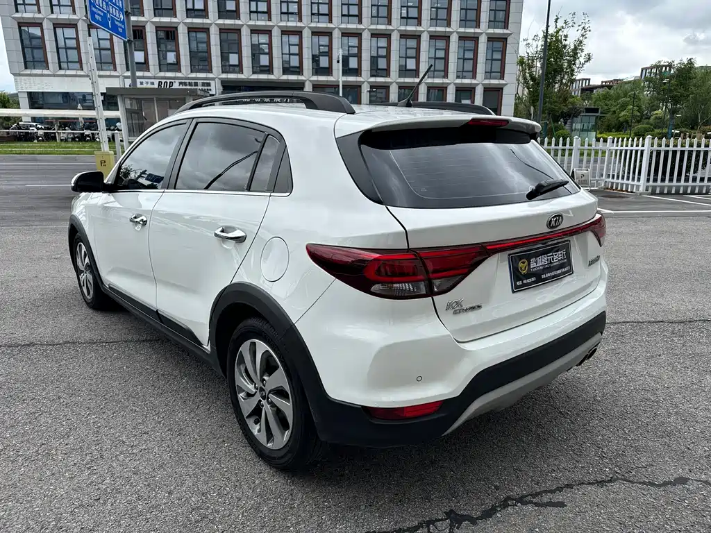 Kia KX Cross 2018 — фото 9