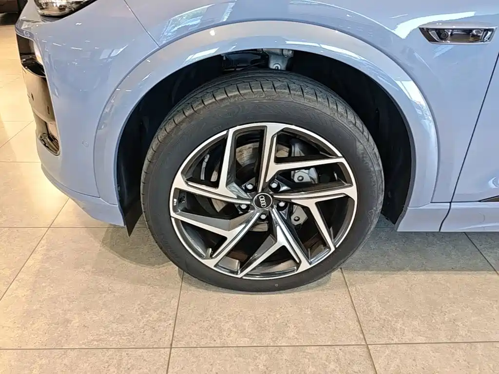 Audi Q6L e-tron 2025 — фото 23