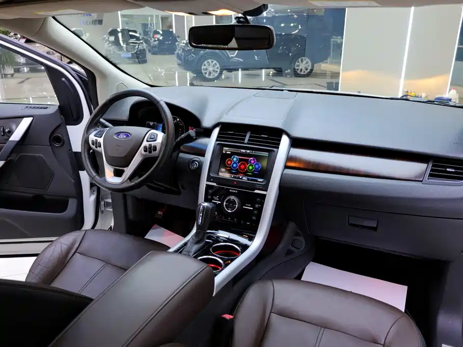 Ford Edge 2015 — фото 19