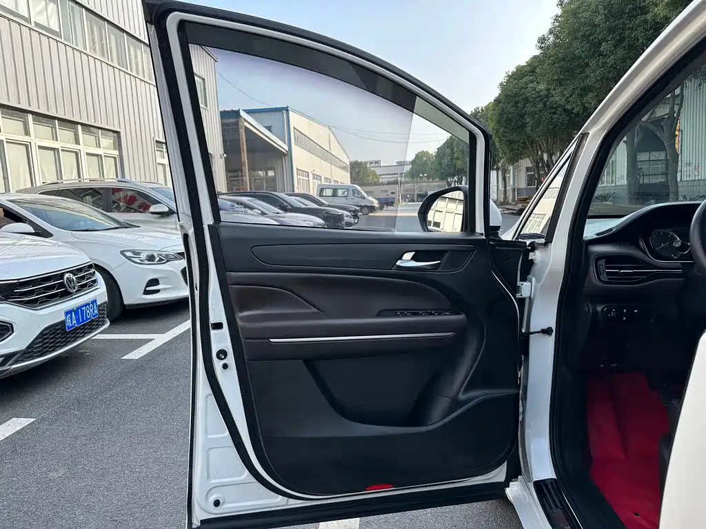 GAC Motor Trumpchi M6 2020 — фото 8