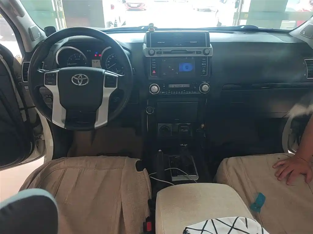 Toyota Prado 2015 — фото 10