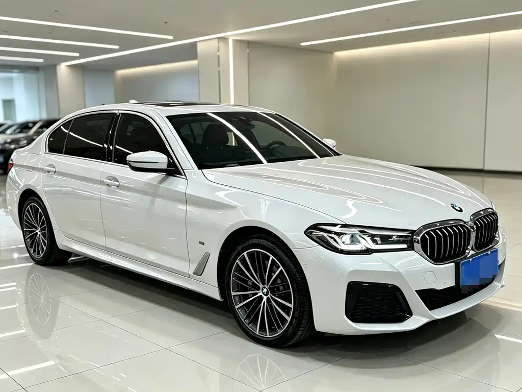 BMW 5 Series 2023 — фото 2