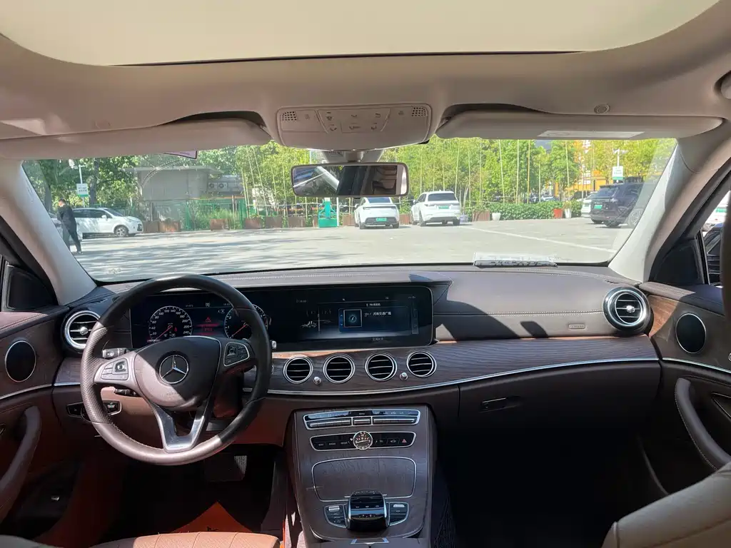Mercedes-Benz E-Class 2018 — фото 12
