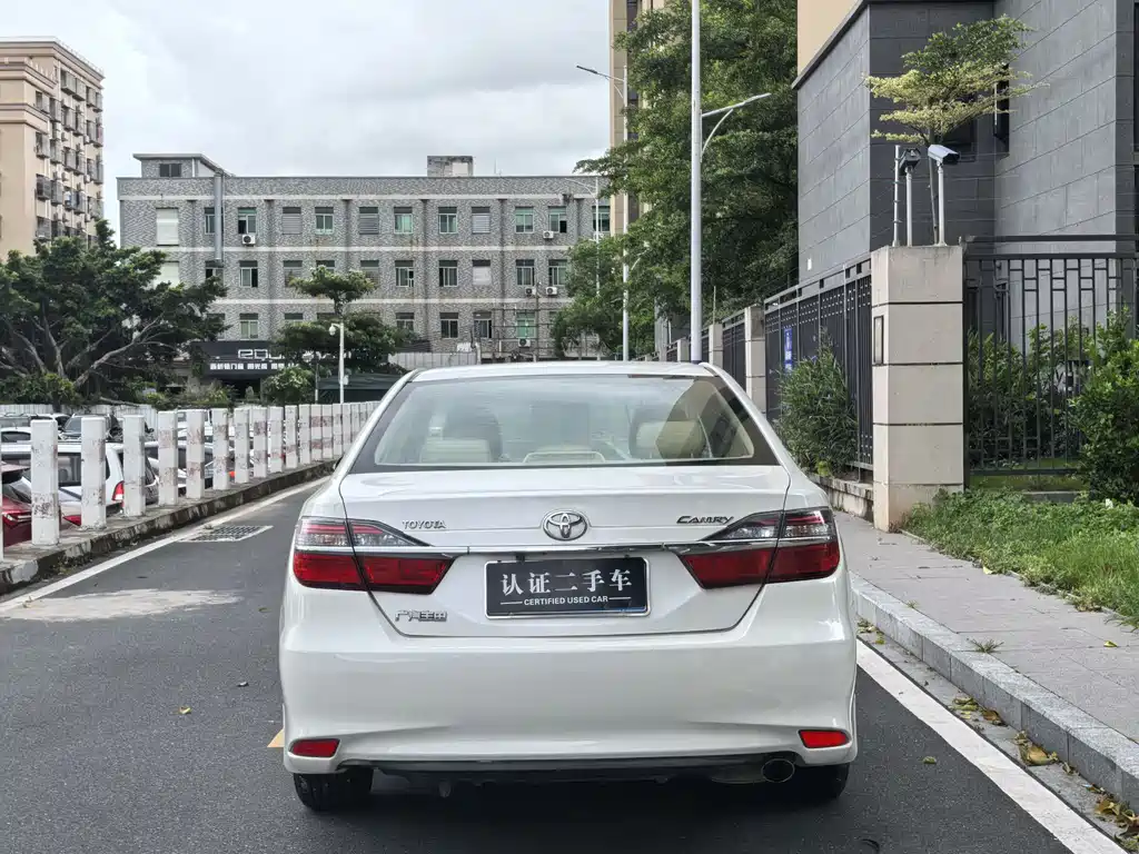 Toyota Camry 2015 — фото 6