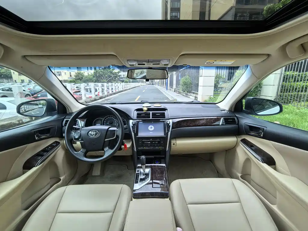 Toyota Camry 2015 — фото 21