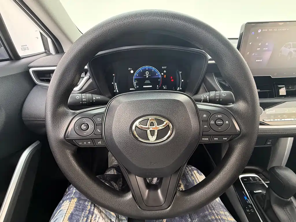 Toyota Corolla Cross 2023 — фото 23