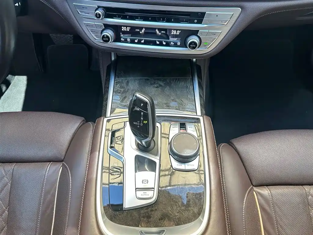 BMW 7 Series 2019 — фото 13