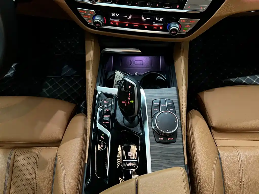 BMW 6 Series GT 2024 — фото 14