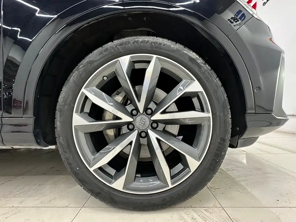 Audi Q7 2020 — фото 18