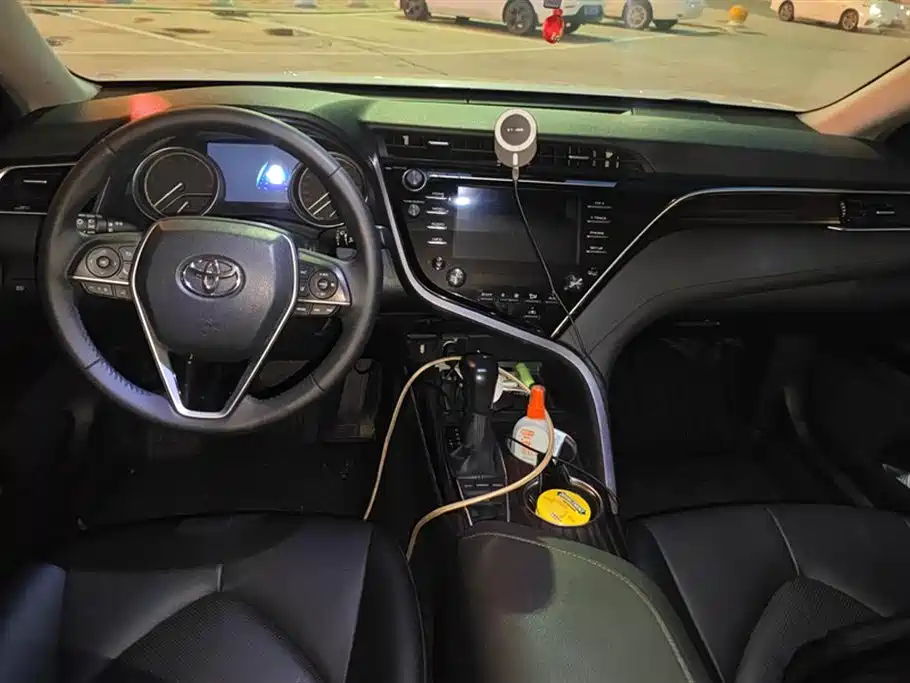 Toyota Camry 2018 — фото 12