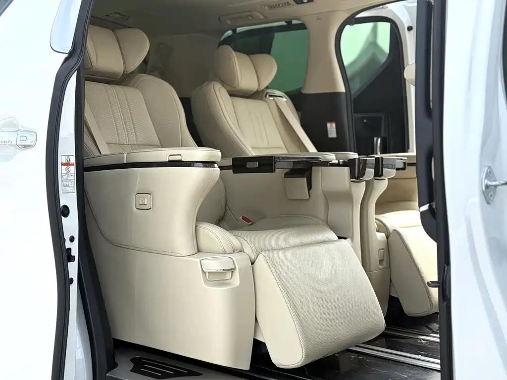 Toyota Alphard 2022 — фото 7