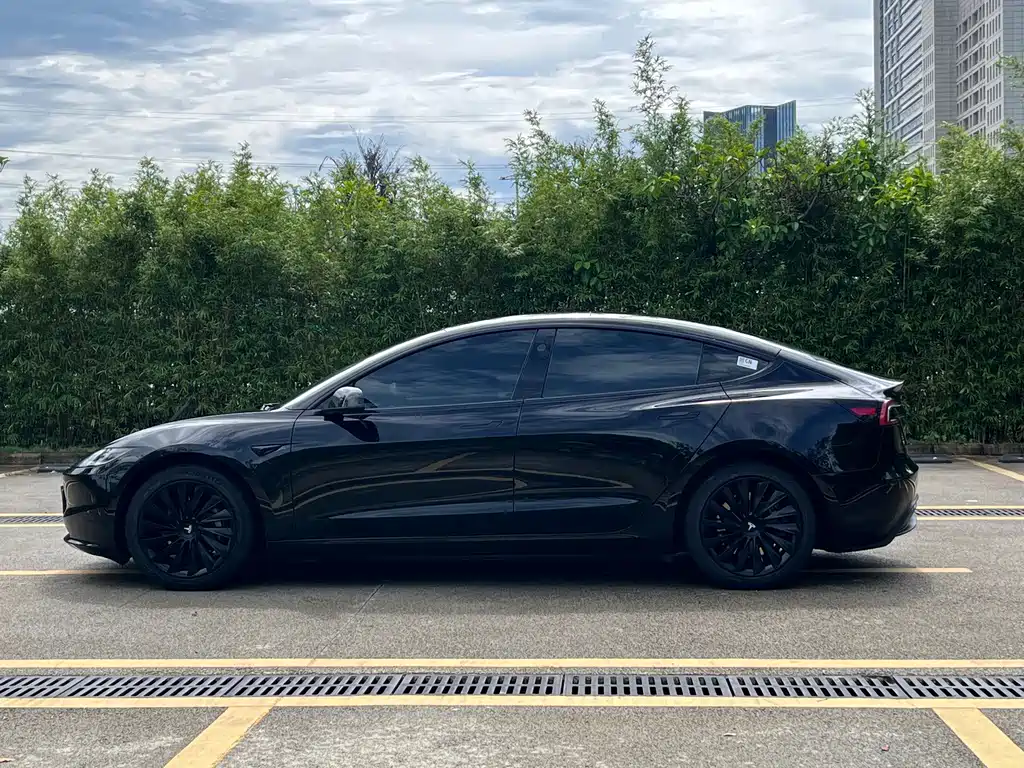 Tesla Model 3 2023 — фото 15