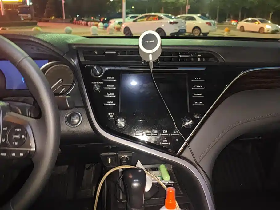 Toyota Camry 2018 — фото 13