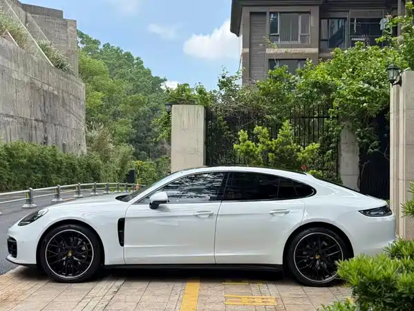 Porsche Panamera 2023