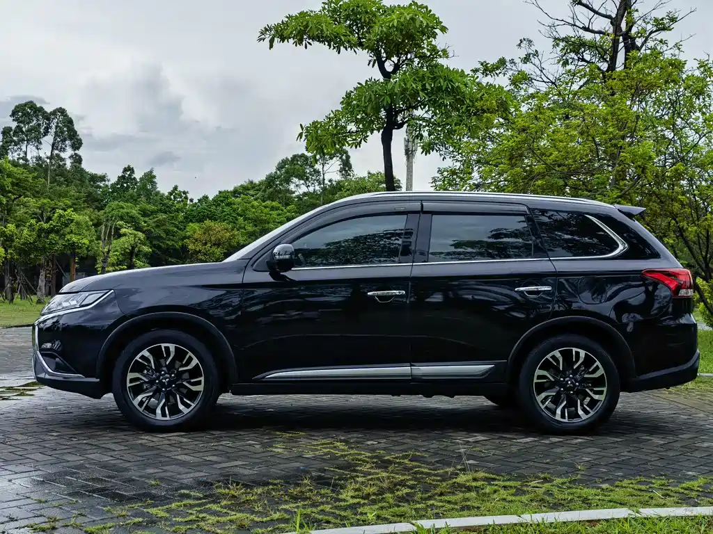 Mitsubishi Outlander 2020
