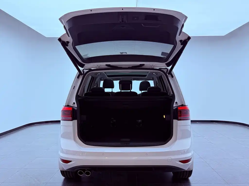 Volkswagen Touran 2017 — фото 23