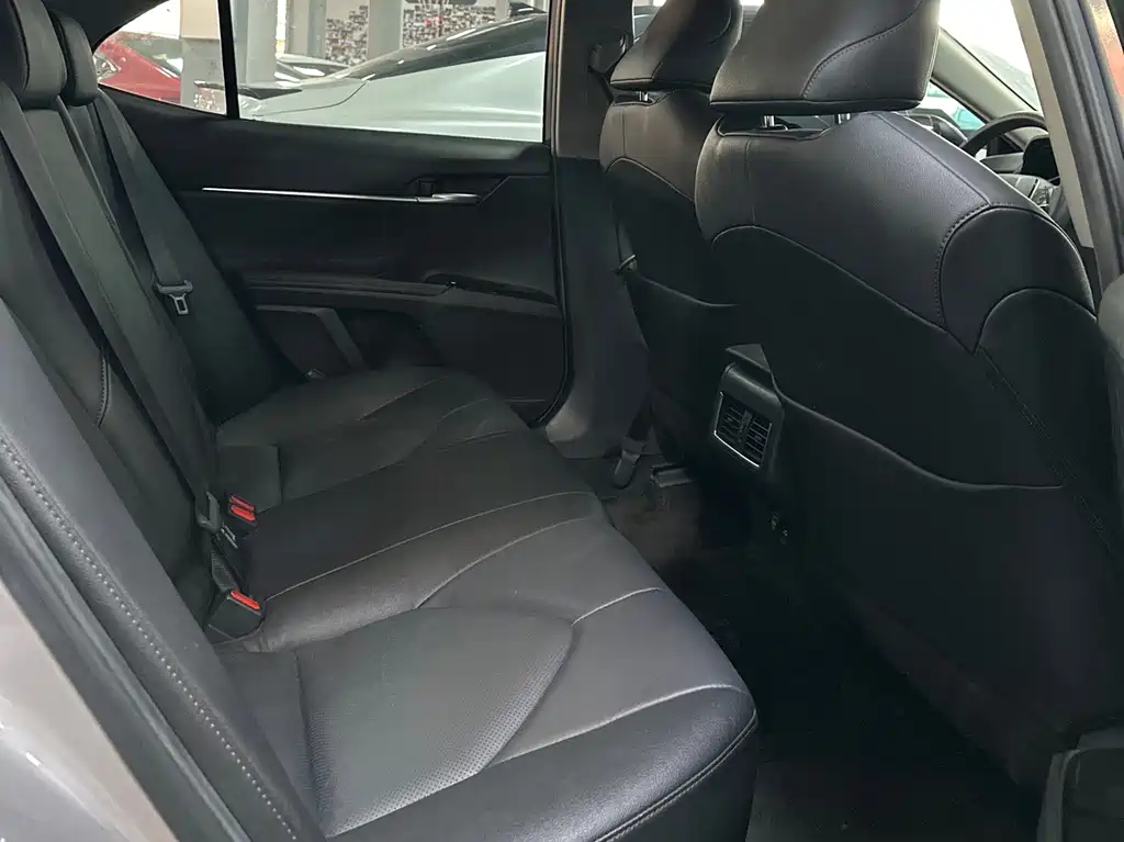 Toyota Camry 2022 — фото 15