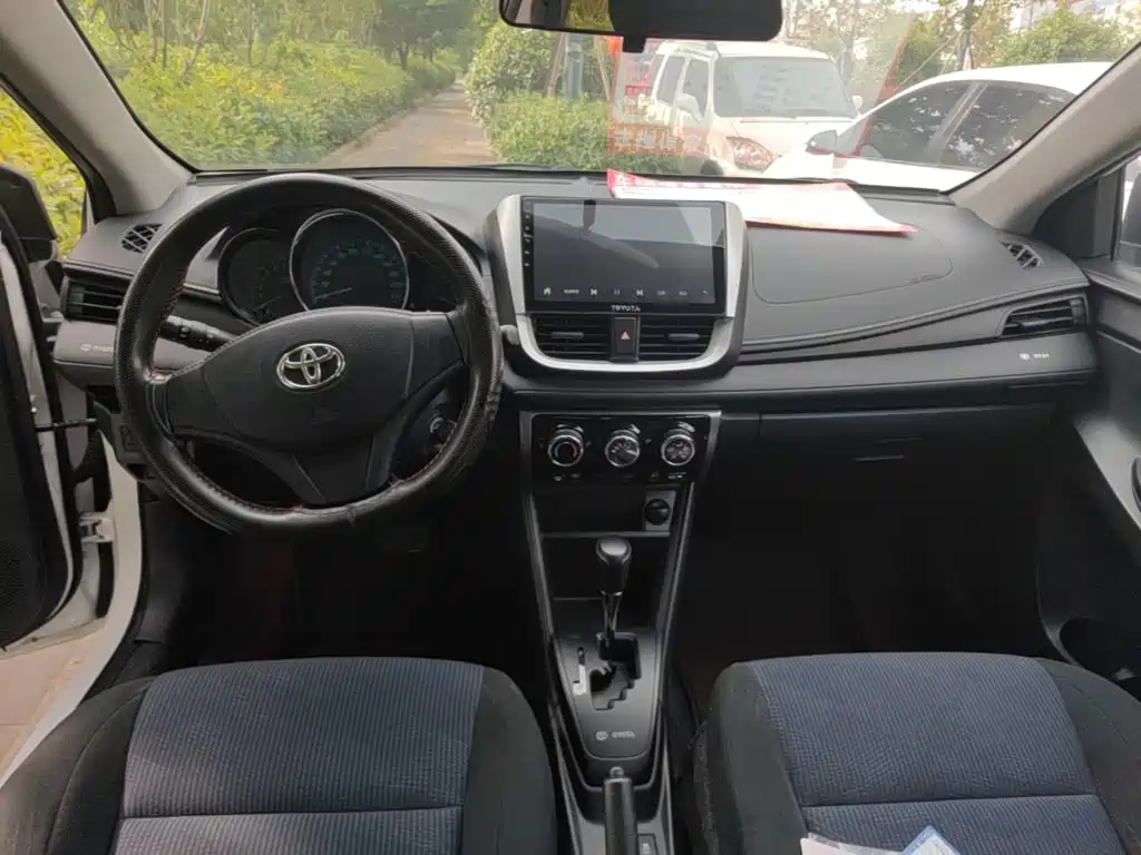 Toyota Yaris L 2018 — фото 10