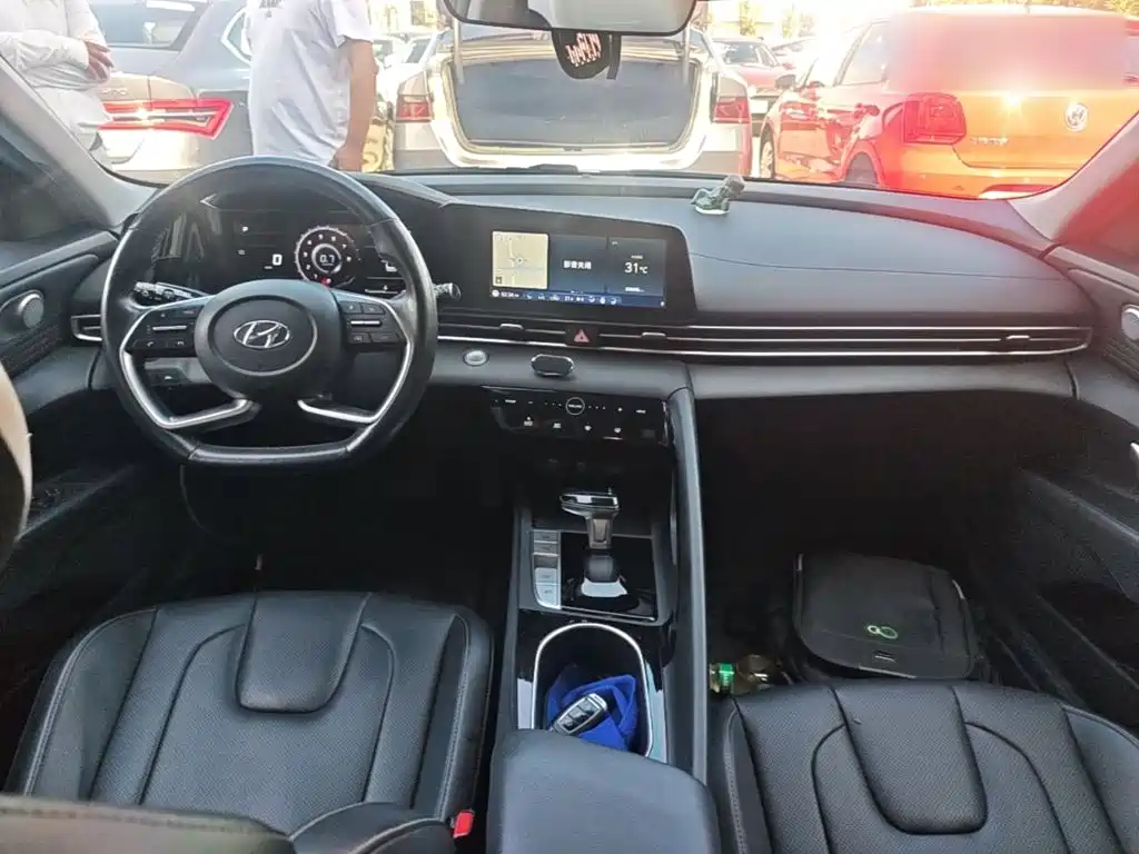 Hyundai Elantra 2020 — фото 10