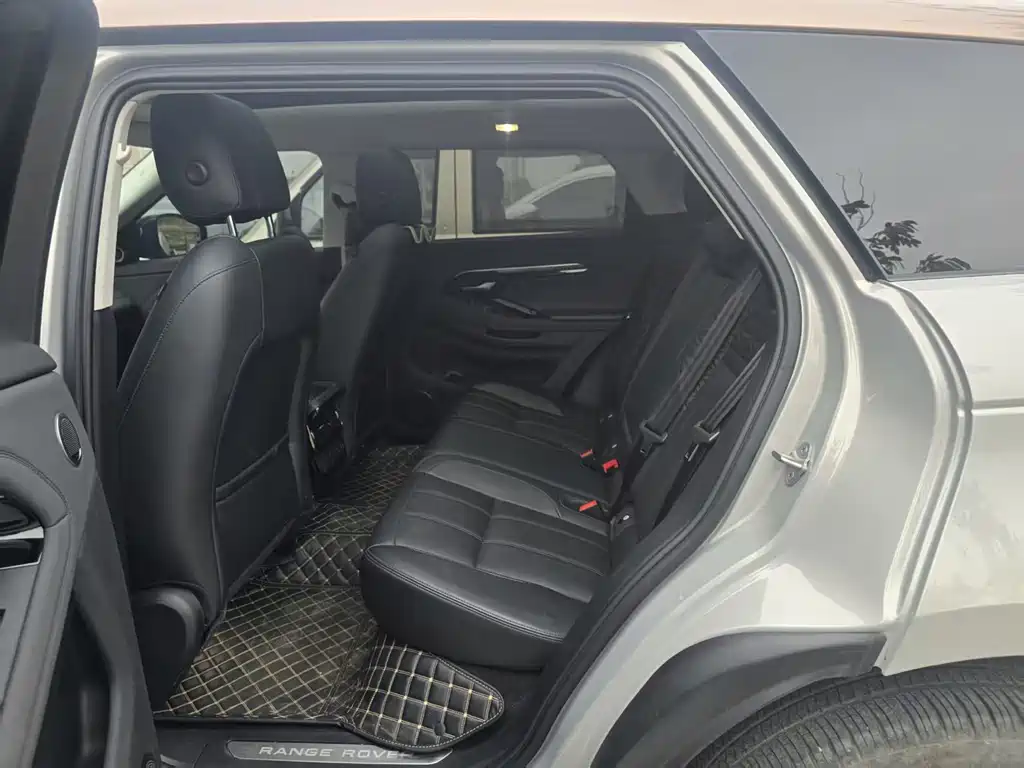 Land Rover Evoque 2023 — фото 9