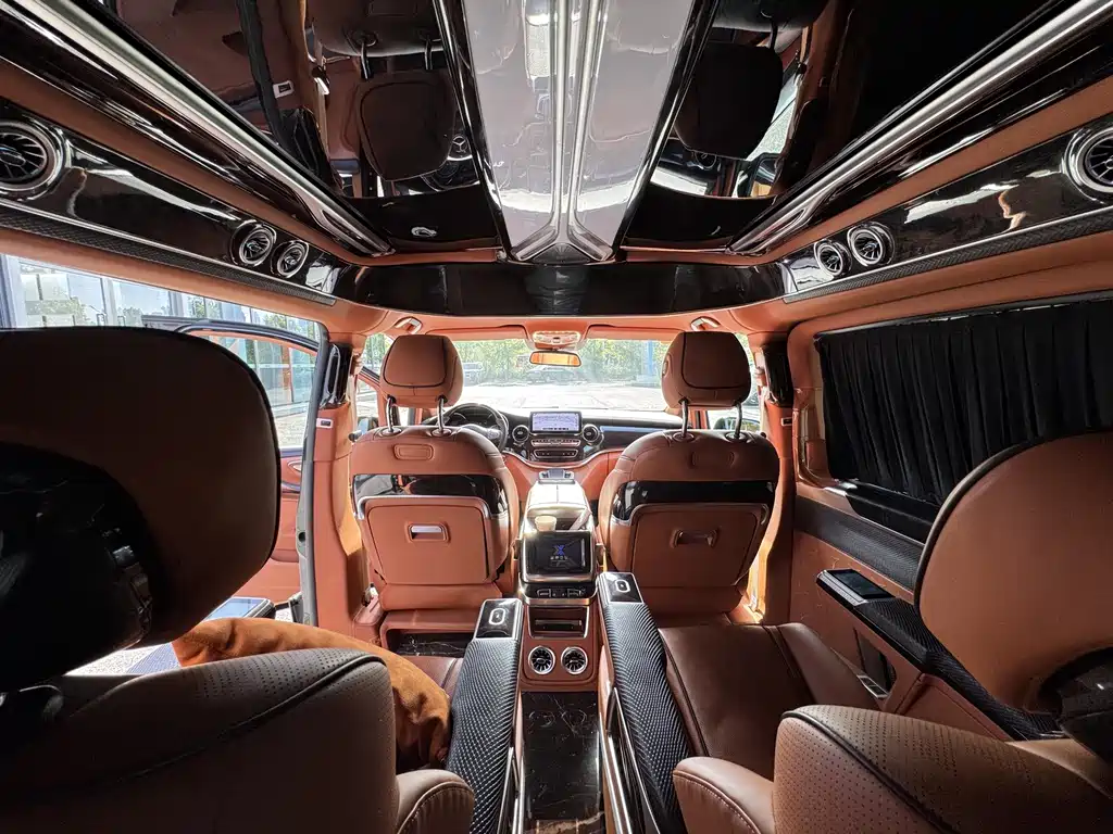 Mercedes-Benz V-Class 2023 — фото 12