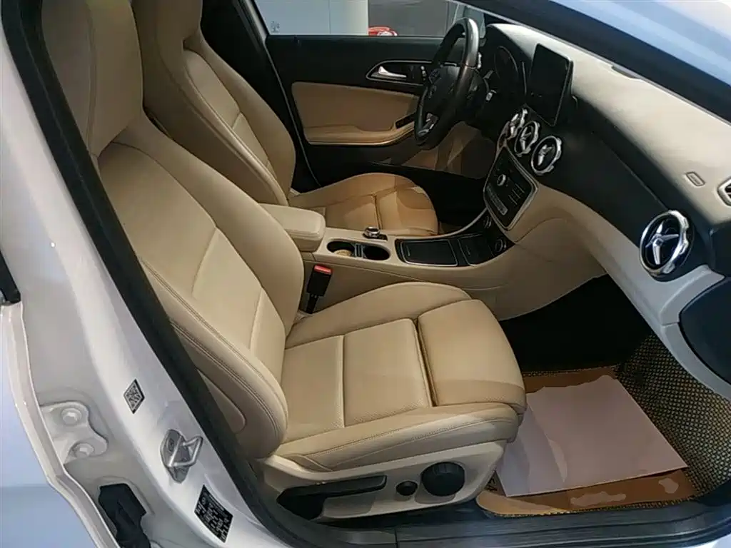 Mercedes-Benz GLA 2018 — фото 25