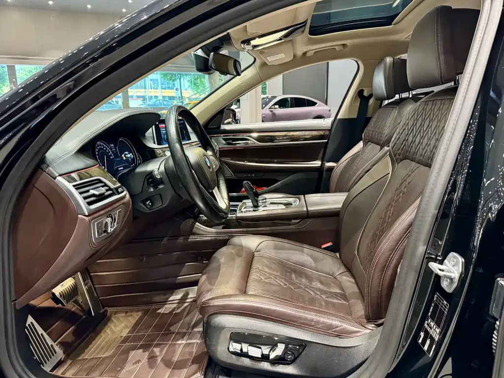 BMW 7 Series 2019 — фото 4