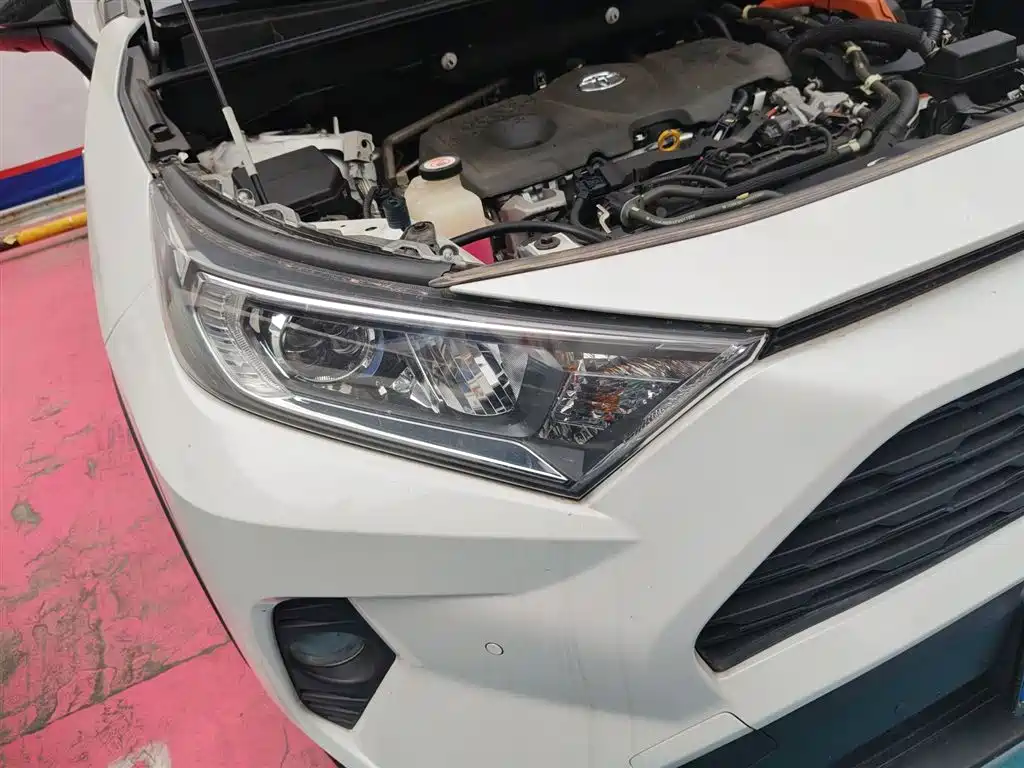 Toyota RAV4 2022 — фото 13