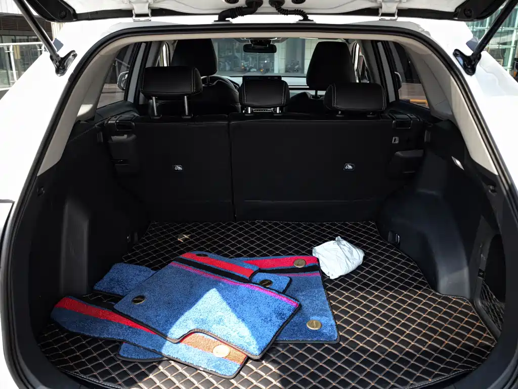 Toyota RAV4 2023 — фото 13