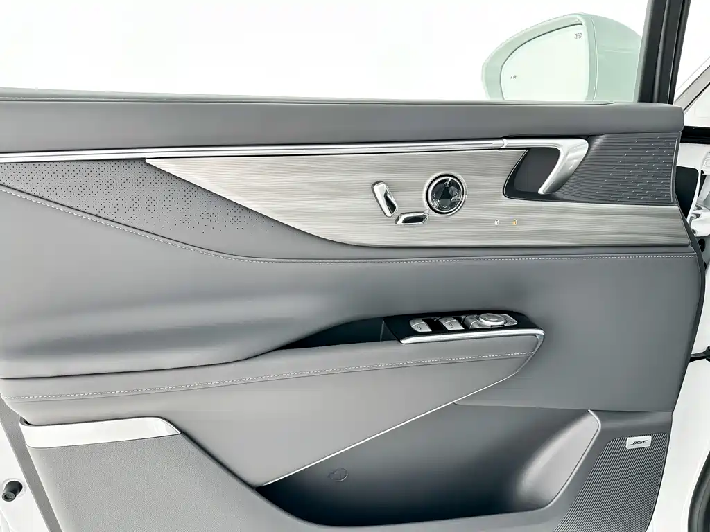 Buick GL8 2025 — фото 10