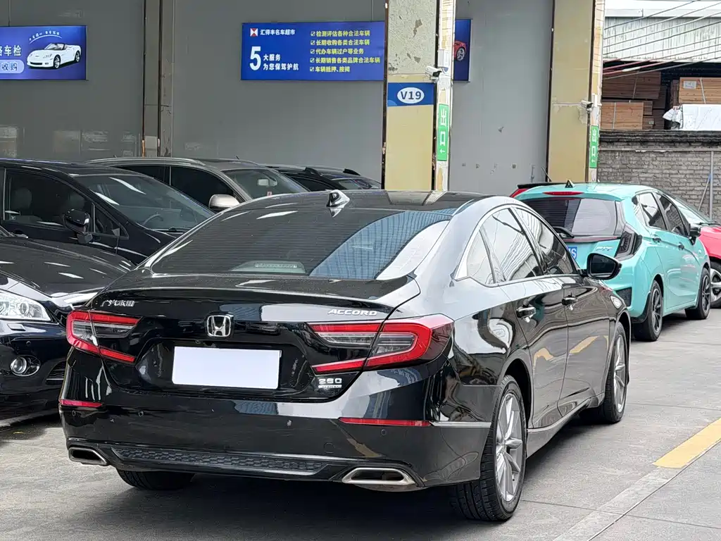 Honda Accord 2022 — фото 11