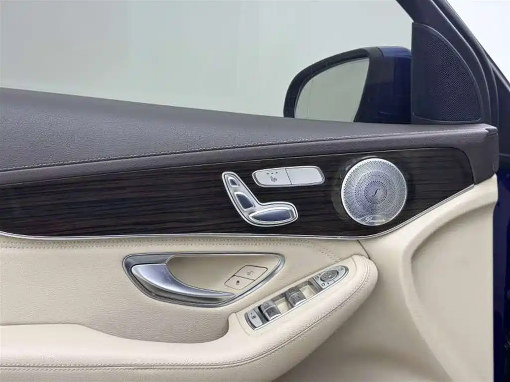 Mercedes-Benz GLC 2017 — фото 14