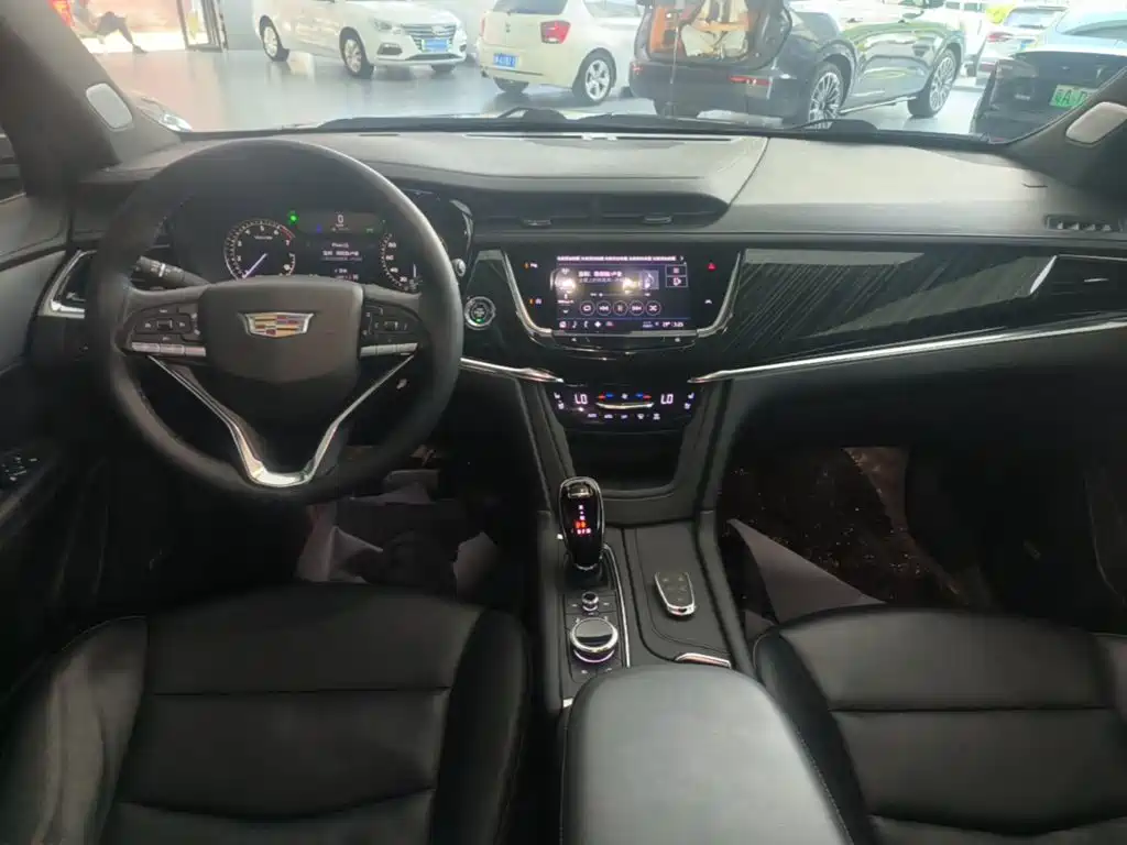 Cadillac XT6 2022 — фото 10