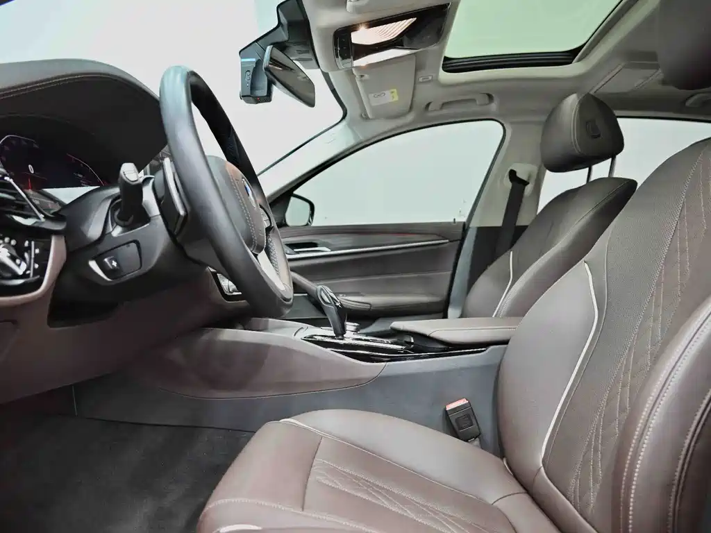BMW 5 Series 2022 — фото 14
